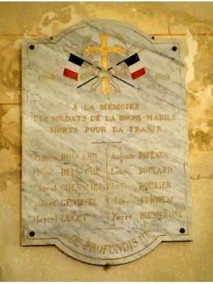 Stèle commémorative église de La Roche-Mabile