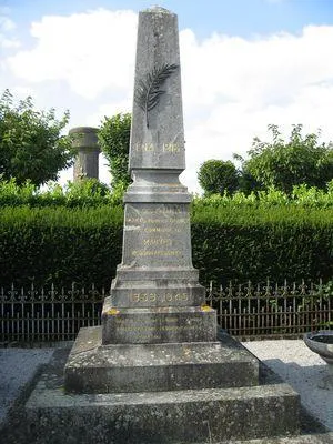 Monument aux morts de Mauves-sur-Huisne