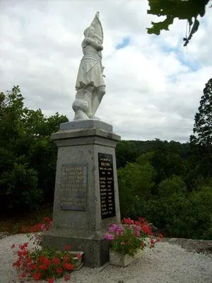 Monument aux morts de Rouvrou à Ménil-Hubert-sur-Orne