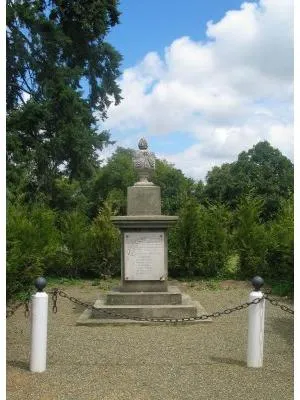Monument aux morts de Pouvrai