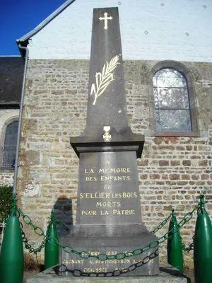 Monument aux morts de Saint-Ellier-les-Bois
