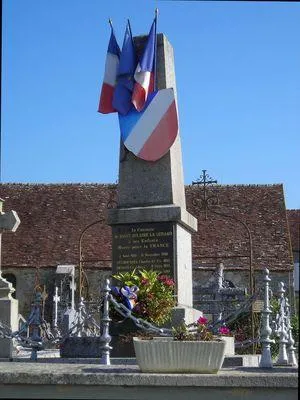 Monument aux morts de Saint-Hilaire-la-Gérard