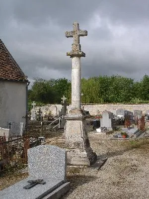 Croix du cimetière de Ri