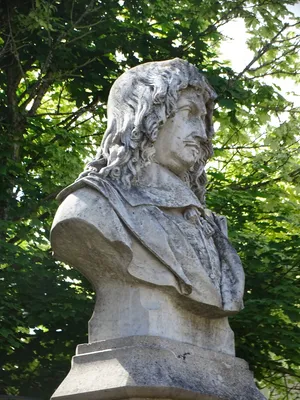 Statue François Eudes de Mézeray à Argentan