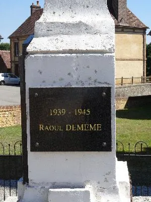 Monument aux morts de Saint-Nicolas-de-Sommaire