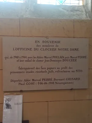 Plaque de l'Officine du clocher Notre-Dame dans la Basilique Notre-Dame d'Alençon