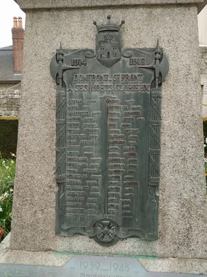 Monument aux Morts de Domfront-en-Poiraie