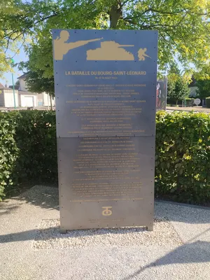 Monument dernière contre attaque au Bourg-Saint-Léonard