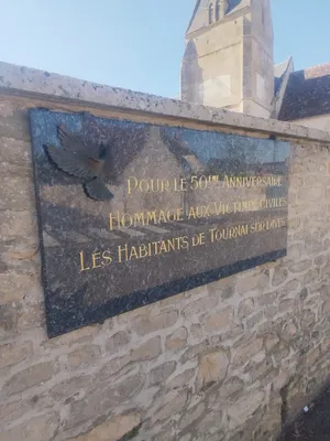 Stèle aux victimes civiles d'août 1944 à Tournai-sur-Dive