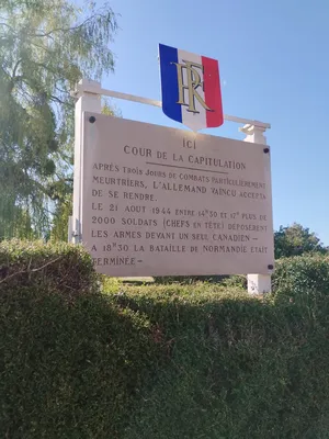 Cour de la Capitulation à Tournai-sur-Dive