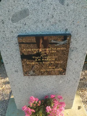 Tombes Soldats britanniques à Juvigny-sur-Orne