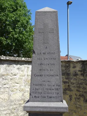 Monument aux Morts 19e siècle à Argentan