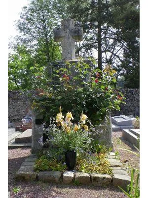 Monument aux Morts du cimetière de Saint-Céneri-le-Gérei