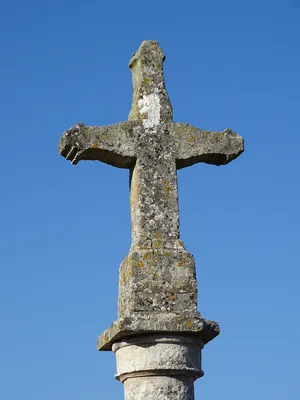 Croix du cimetière d'Ommoy