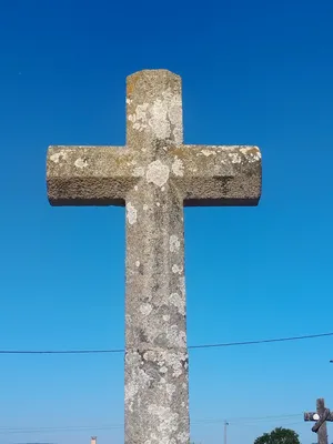 Croix de l'Église Saint-Léonard au Bourg-Saint-Léonard