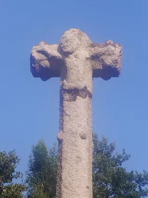 Croix de l'Église Notre-Dame-sur-l'Eau à Domfront-en-Poiraie