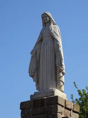 Statue de la Vierge à Dompierre