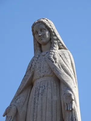 Statue de la Vierge à Dompierre