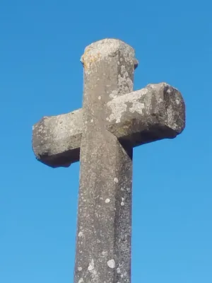Croix de l'Église Saint-Paterne à Tournai-sur-Dive