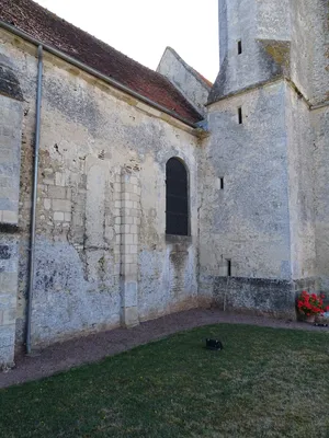 Église Saint-Rémi à Fontaine-les-Bassets
