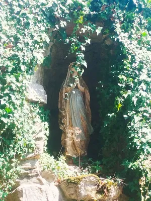 Grotte Notre-Dame-de-Lourdes à Champsecret