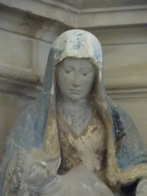 Groupe sculpté : Vierge de Pitié dans l'Église Saint-Germain d'Argentan