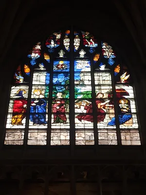 Vitrail Baie 104 - L'Annonciation et la Visitation dans la Basilique Notre-Dame d'Alençon