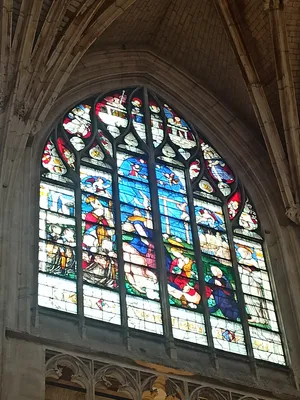 Vitrail  Baie 106 - La Descente de Croix dans la Basilique Notre-Dame d'Alençon