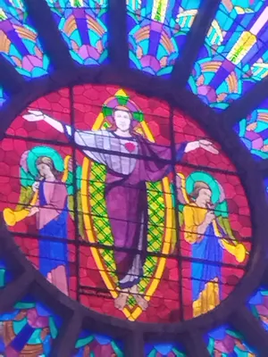 Vitrail Baie D : Rosace dans la Chapelle de l'Oratoire 1927 à Passais