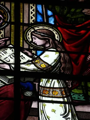 Vitrail Baie A : Sainte-Anne dans l'Église Notre-Dame-de-l'Assomption à La Ferté-Macé