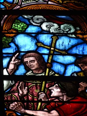 Vitrail Baie B : Saint-Latuin dans l'Église Notre-Dame-de-l'Assomption à La Ferté-Macé