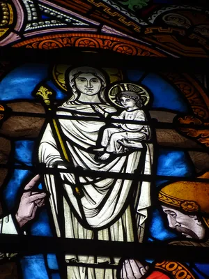 Vitrail Baie C : Saint-Denis dans l'Église Notre-Dame-de-l'Assomption à La Ferté-Macé