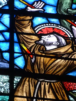 Vitrail Baie F : Saint-François-d'Assise dans l'Église Notre-Dame-de-l'Assomption à La Ferté-Macé