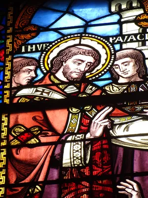 Vitrail Baie H : Saint-Julien dans l'Église Notre-Dame-de-l'Assomption à La Ferté-Macé