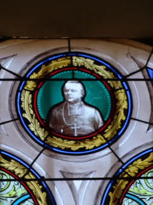 Vitrail Baie 2 dans l'Église Saint-Pierre de Dompierre