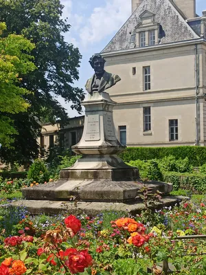 Buste de M. La Sicottière à Alençon