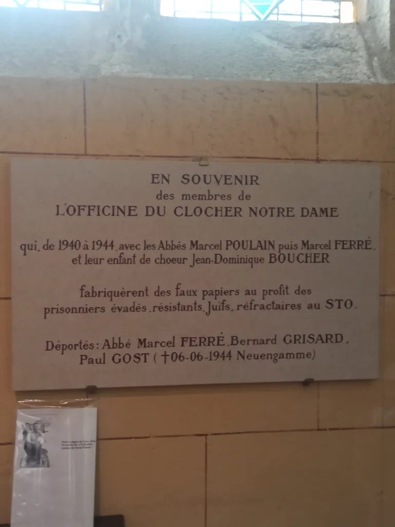Plaque de l'Officine du clocher Notre-Dame dans la Basilique Notre-Dame d'Alençon