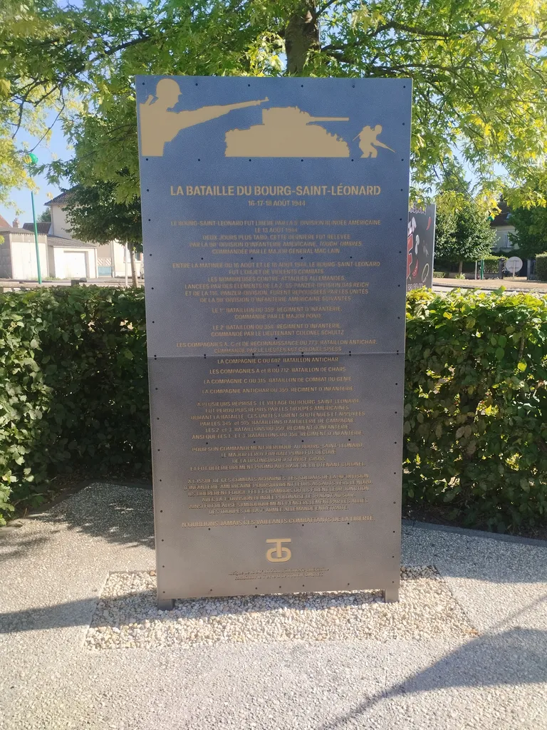 Monument dernière contre attaque au Bourg-Saint-Léonard
