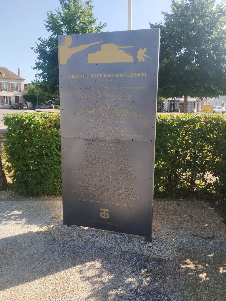 Monument dernière contre attaque au Bourg-Saint-Léonard