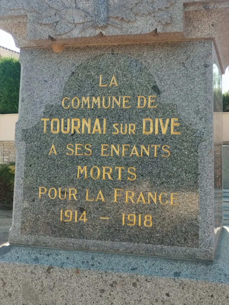 Monument aux Morts de Tournai-sur-Dive