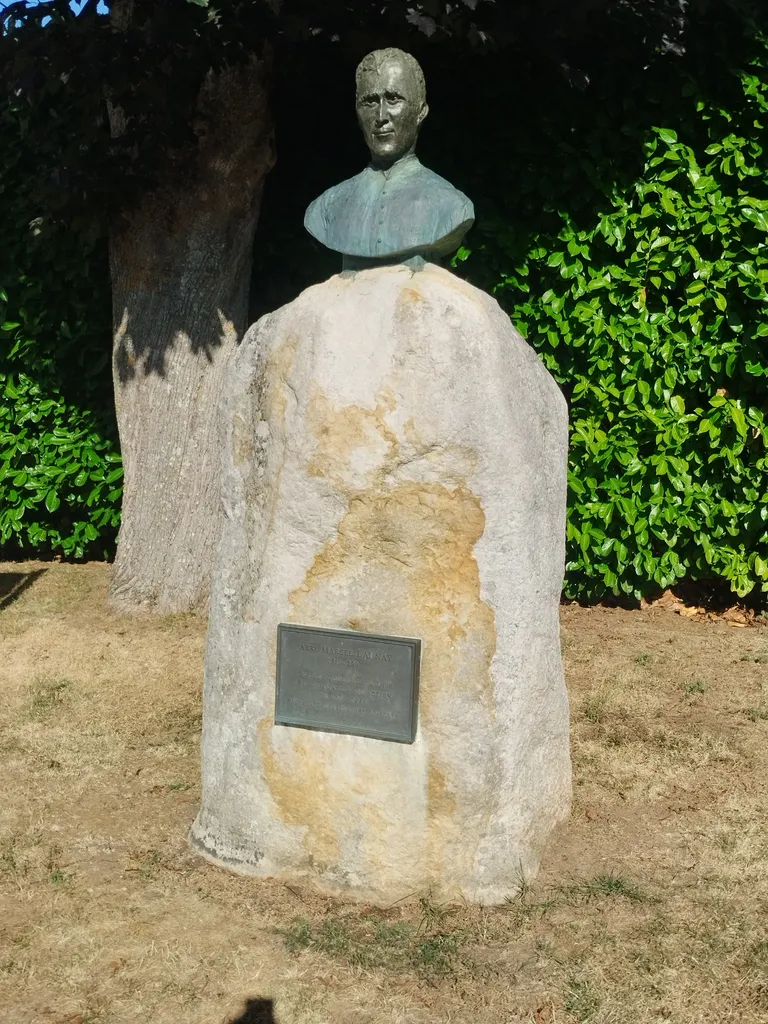 Stèle abbé Launay à Tournai-sur-Dive