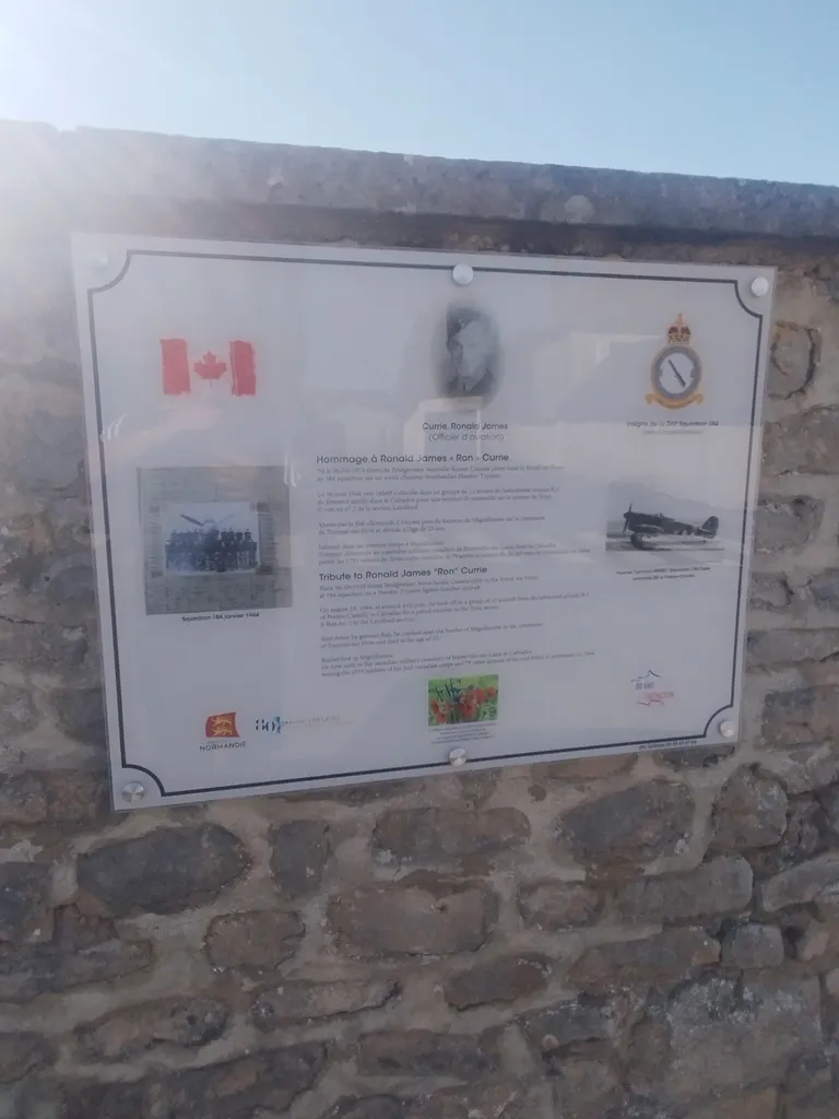 Plaque Ronald CURRIE à Tournai-sur-Dive