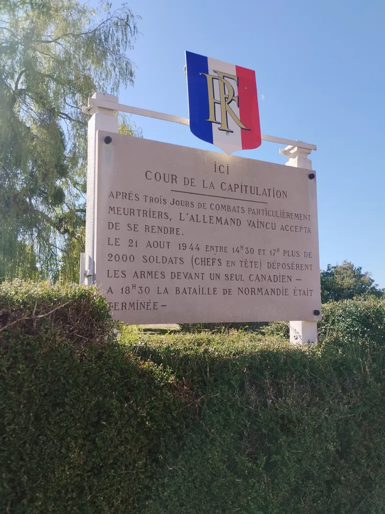 Cour de la Capitulation à Tournai-sur-Dive
