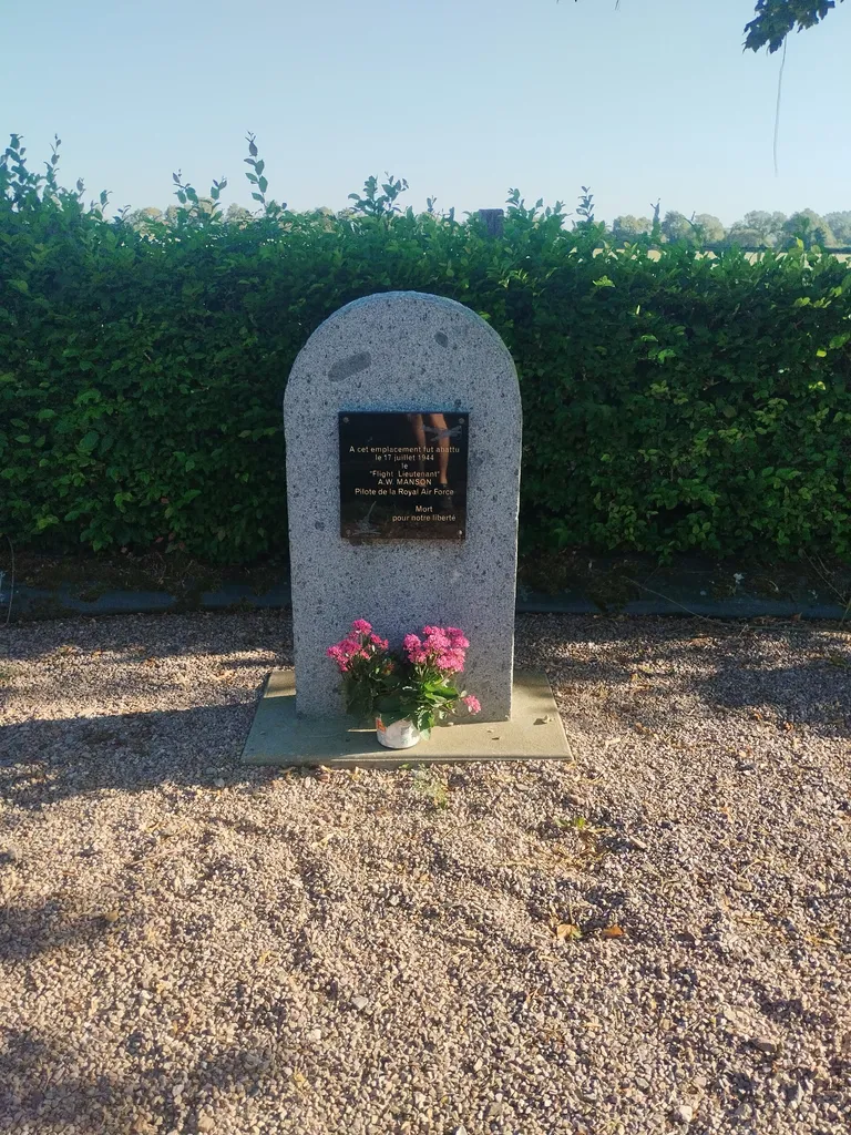 Tombes Soldats britanniques à Juvigny-sur-Orne