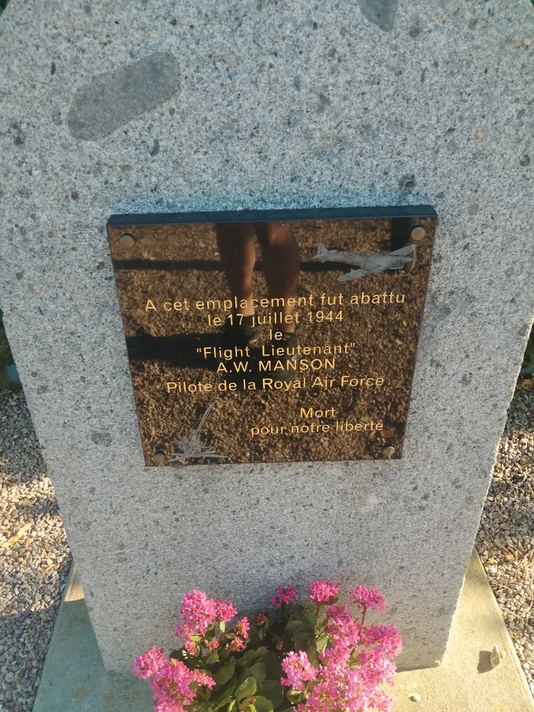Tombes Soldats britanniques à Juvigny-sur-Orne