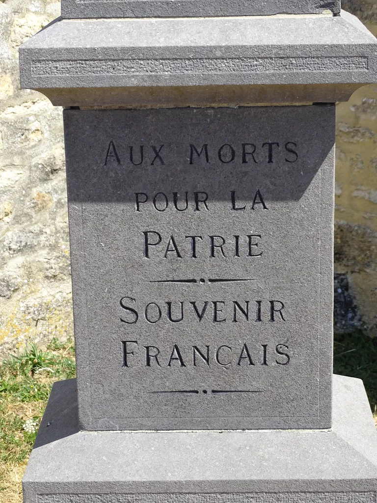Monument aux Morts 19e siècle à Argentan