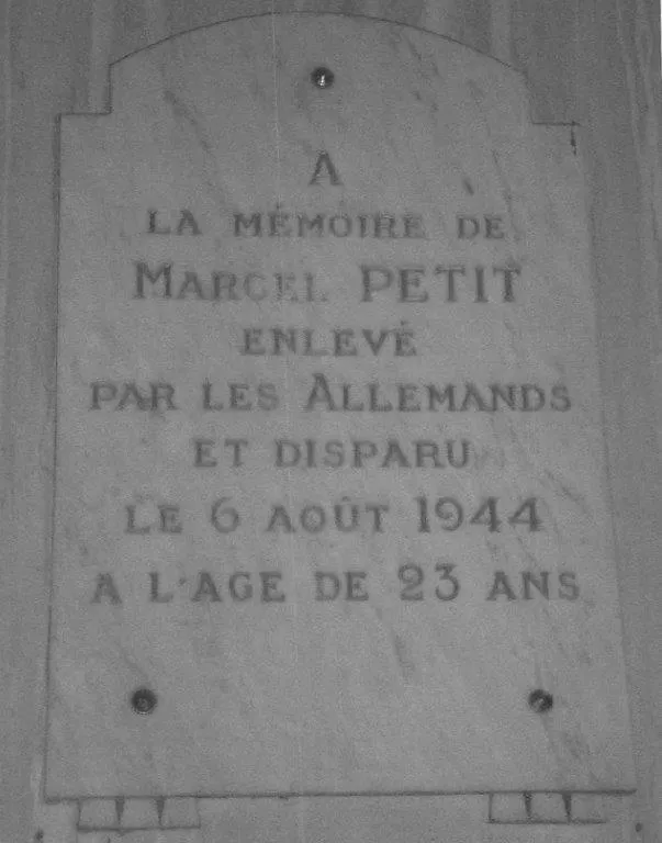 Plaque Marcel PETIT dans l'église de Craménil