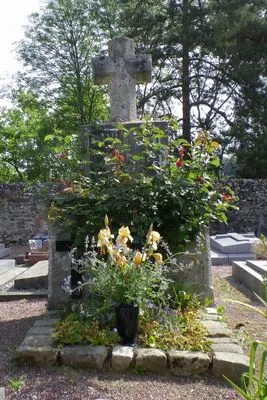Monument aux Morts du cimetière de Saint-Céneri-le-Gérei