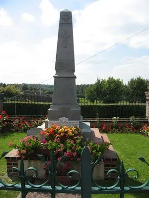 Monument aux morts de Saint-Hilaire-le-Châtel