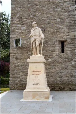 Monument aux morts de Saint-Pierre-du-Regard